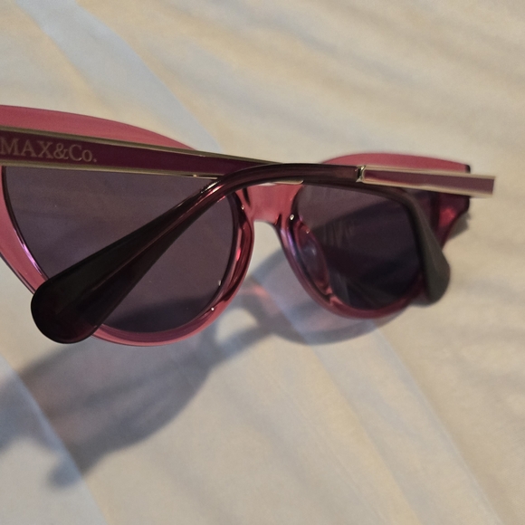 MAX&CO MO0101 66Y CAT EYE SHINY DARK RED/SHINY VIOLET SUNGLASSES. SIZE-54:16:140 - Picture 13 of 14